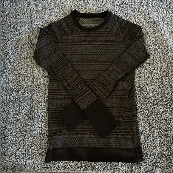 RARE Lululemon Long Sleeve Top - Picture 1 of 4